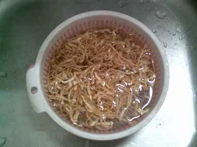 千切り大根と枝豆の炒め物の作り方：2