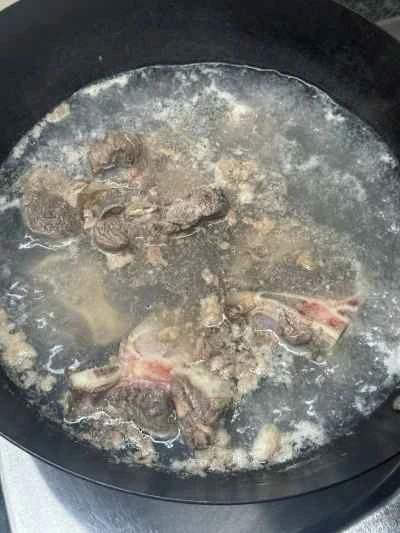 きのこと牛テールのスープの作り方：2