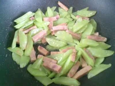 ランチョンミートとレタスの炒め物の作り方:7