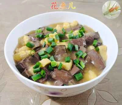 揚げ豆腐入り鴨血スープのレシピ