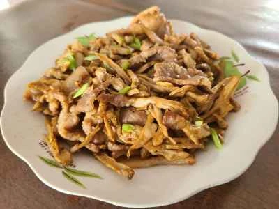 豚肩肉とたけのこと炒め物のレシピ