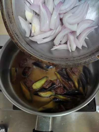 ナス、オクラ、玉ねぎの炒め物の作り方：7