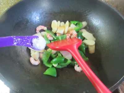 エビとピーマンとタケノコの炒め物の作り方：10