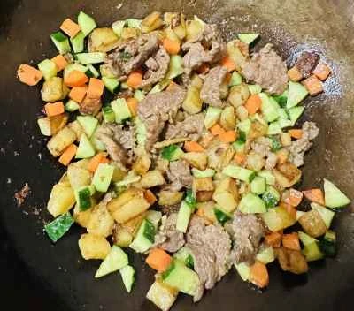 牛肉とジャガイモの炒め物のレシピ