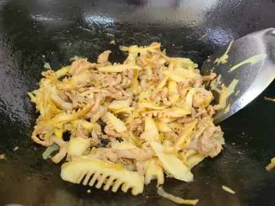 細切り豚肉とたけのこと炒め物の作り方：9