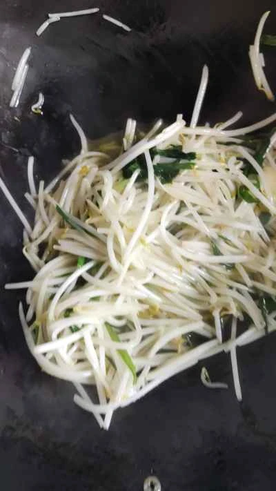 緑豆もやしとニラの炒め物の作り方:4