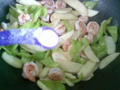 水たけのこのピーマンとエビ炒めの作り方：9