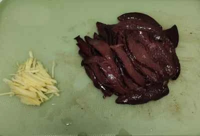 レバーチップとネギの炒め物の作り方：1