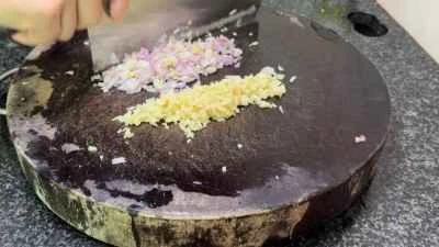 ニンニク風味の豚足の作り方：2