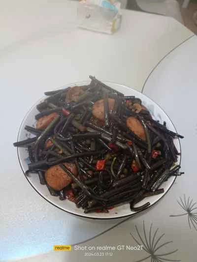 ソーセージとワラビの炒め物のレシピ