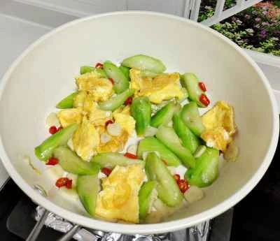 卵とヘチマの炒め物の作り方：7