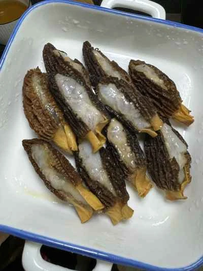 アミガサタケを詰めたエビペーストの作り方：4