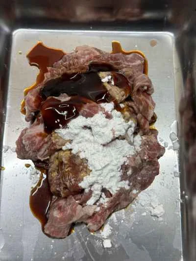 牛肉と米麺の蒸しロールを作る手順：3