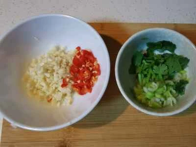 みじん切りニンニク入り蒸し血ソーセージの作り方：3