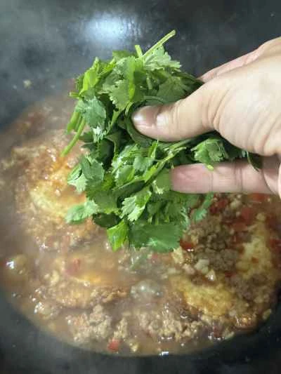 刻んだ唐辛子、ひき肉、卵を作る手順：12