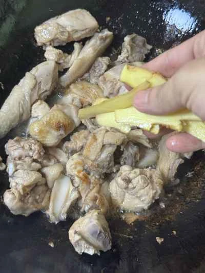 鹿角茸を使った鶏肉の煮込みの作り方：6