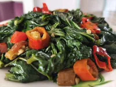 サツマイモの葉と赤唐辛子の炒め物の作り方：9