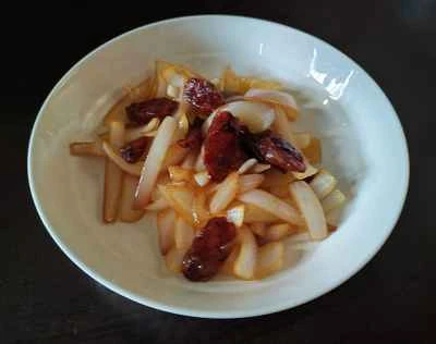 玉ねぎとソーセージの炒め物の作り方：6