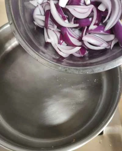 玉ねぎ入りスクランブルエッグの作り方：5