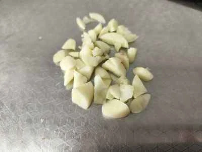 乾燥ユリと黒胡椒ソーセージの炒め物の作り方：4