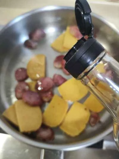 中華ソーセージ入りキビ餅炒めの作り方：6