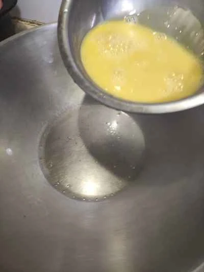 タロイモと春雨を玉ねぎと卵で炒める手順:5