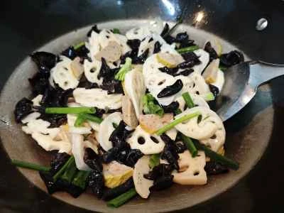 レンコンとキクラゲと豚肉の炒め物の作り方：6