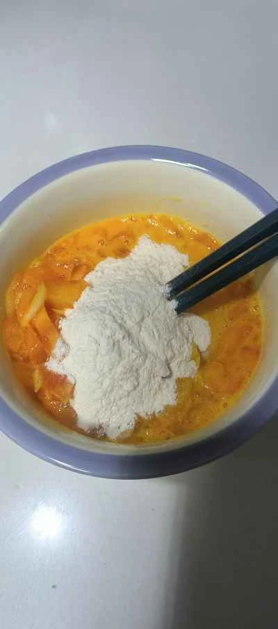 トマトと卵のパンケーキのレシピ手順：2