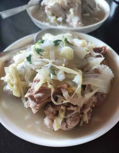 手で千切りしたキャベツと春雨を使った豚スペアリブの煮込みの作り方：8