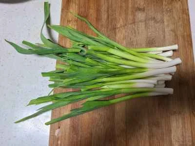 ニンニクの芽とハムの炒め物の作り方：1