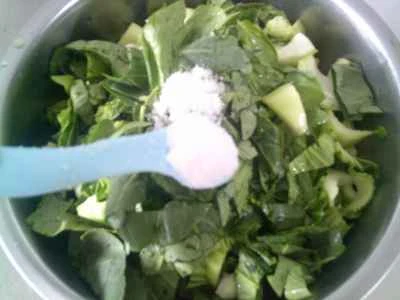 手摘み野菜と枝豆の炒め物の作り方：4