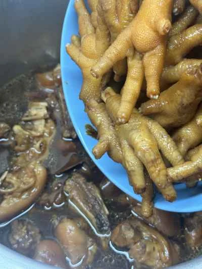 豚足と鶏足の煮込み（大きな手で小さな手を握る）レシピステップ：13