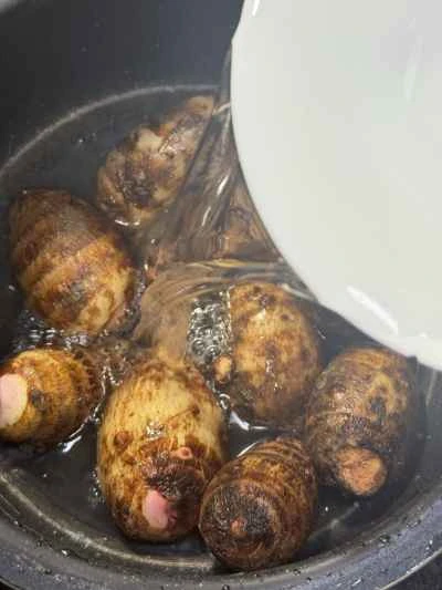 タロイモ入り鶏肉の煮込みの作り方：5