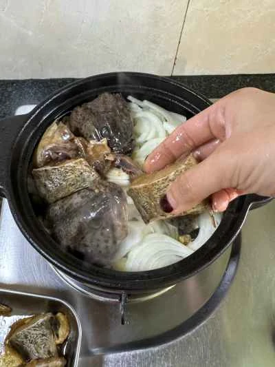 土鍋でハタの煮込みを作る手順：10