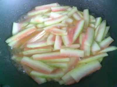 スイカの皮とアサリの炒め物の作り方：10