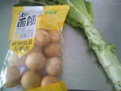 レタスとグルテンの炒め物を作る手順：1