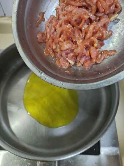 セロリと細切り豚肉の炒め物の作り方：6