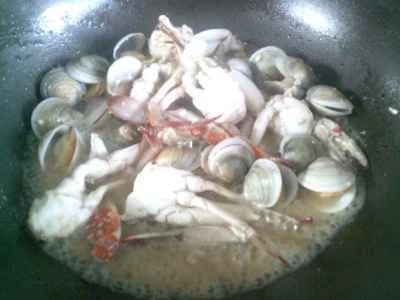 ワタリガニとアサリの炒め物の作り方：7