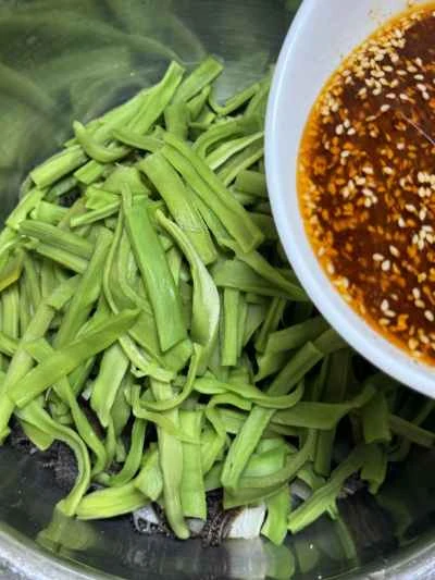 乾燥ユリのつぼみを使った煮込みトリッパの作り方：12