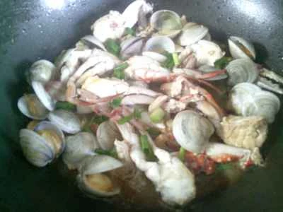 ワタリガニとアサリの炒め物の作り方：10