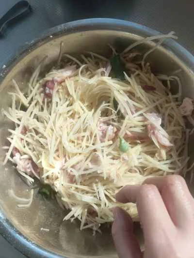 ラム、ハム、ポテトのパンケーキを作る手順:1