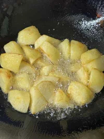 牛テールとジャガイモの煮込みの作り方：11