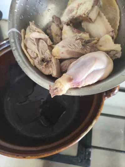 ベビーチンゲン菜と春雨を使った鶏肉の煮込みの作り方：4