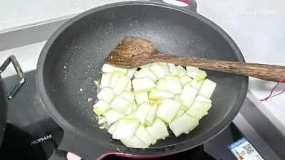 自家製ニンニクとネギの塩豚を使った冬瓜炒めの作り方：9