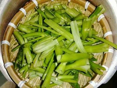 空芯菜の茎と赤唐辛子の炒め物の作り方：2