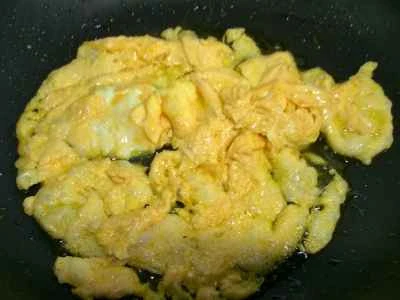 椎茸、卵、きゅうりの炒め物の作り方：8