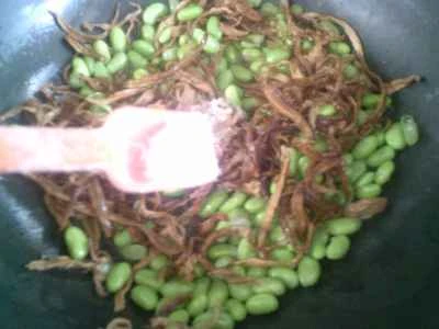 千切りキャベツと枝豆の炒め物の作り方：8