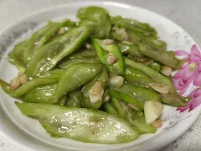 ニンニク煮込みヘチマのレシピ