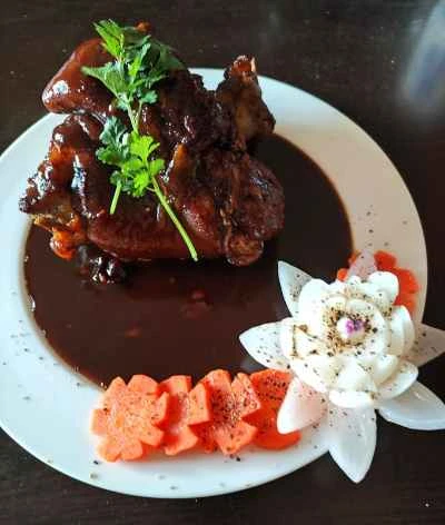 豚足の赤ワイン煮込みのレシピ