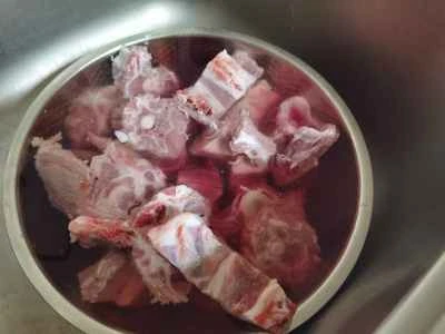 ラムの背骨と大根の煮込みの作り方：1